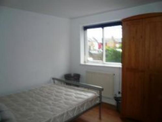 			3 Bedroom, 1 bath, 1 reception Flat			 Belton Road, WILLESDEN GREEN/DOLLIS HILL
